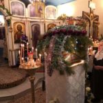 Церковные свечи в подсвечниках храма Николая Чудотворца