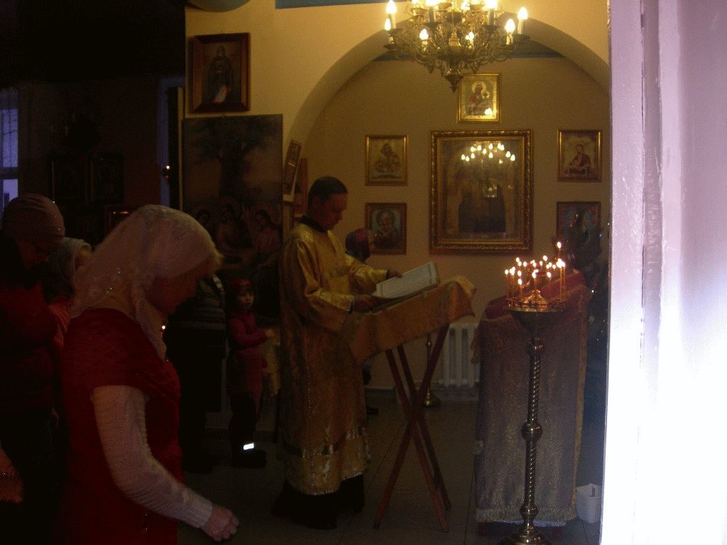 В субботу пред Рождеством Христовым в храме Николая Чудотворца служилась Божественная литургия